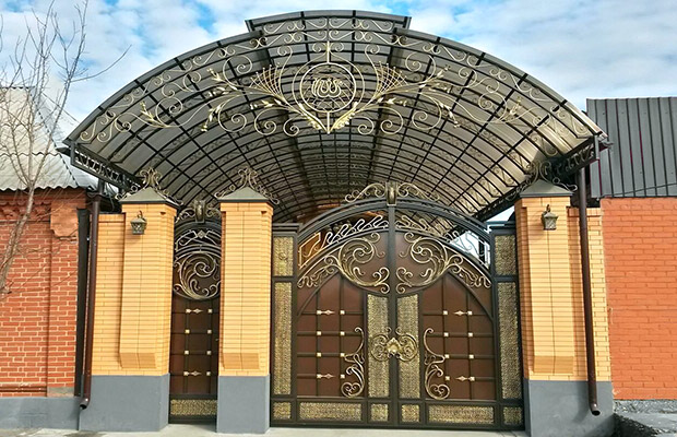 Купить или заказать ворота для дома с навесом - стильные и надежные решения для вашего участка в Ростове от 42602 руб | ВоротМастер-Рсв